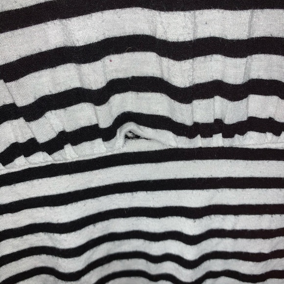Maurices Stripe crossed over top - Picture 4 of 5